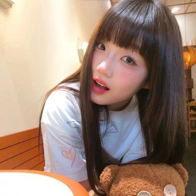 某处，某人